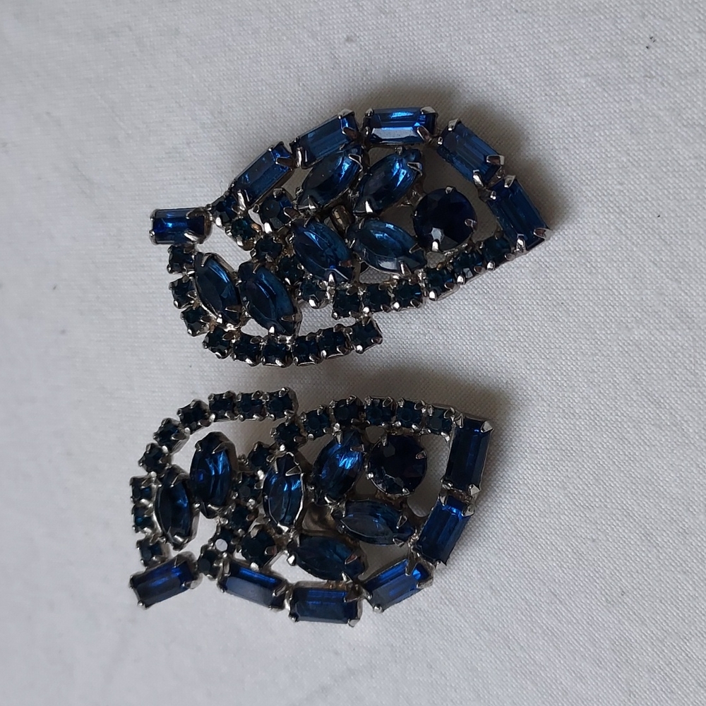 Cobalt blue 💙 Rhinestone vintage clip-ons earrings retro sapphire blue 💙 - Picture 6 of 10